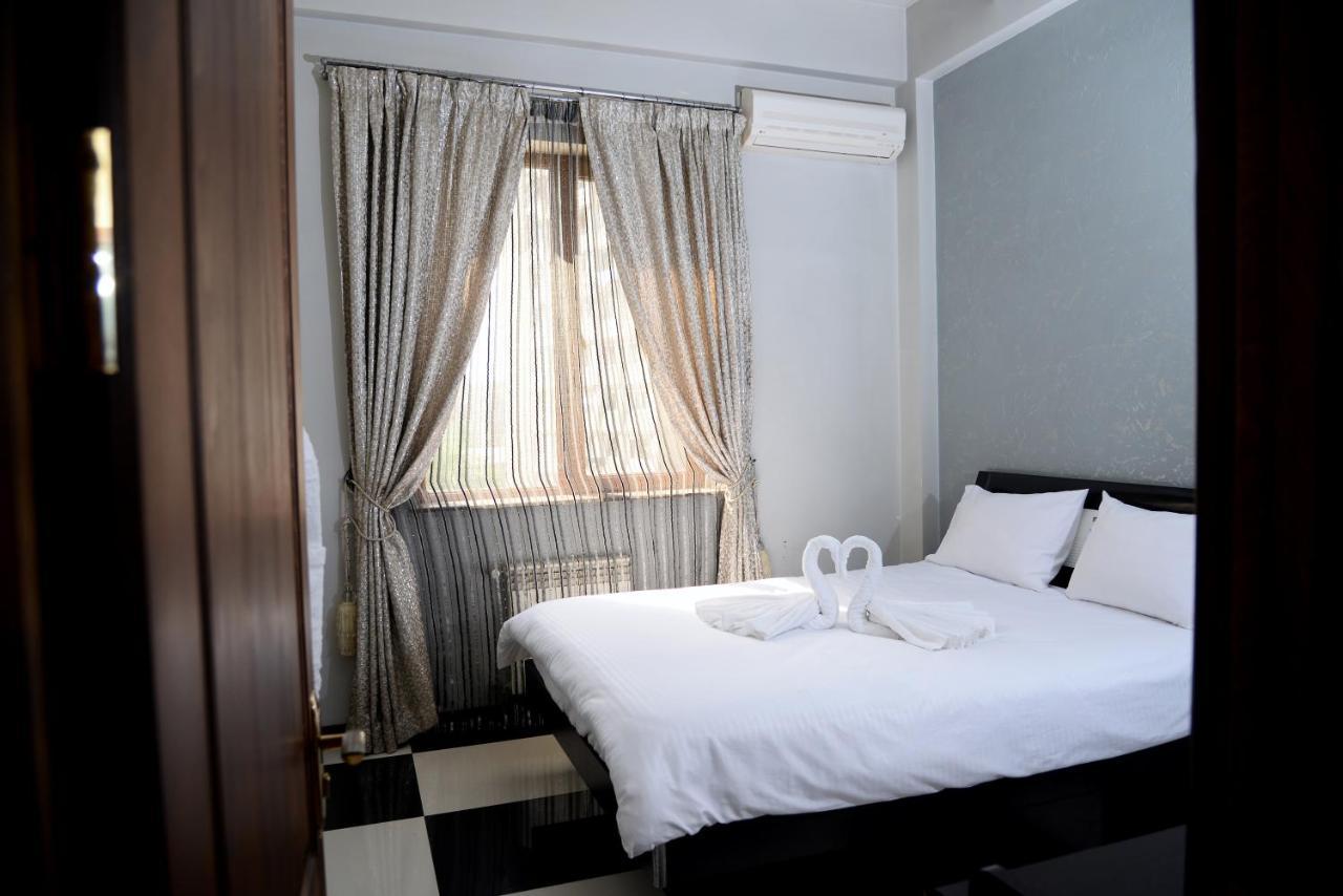 יירבאן Royal Plus Hotel מראה חיצוני תמונה