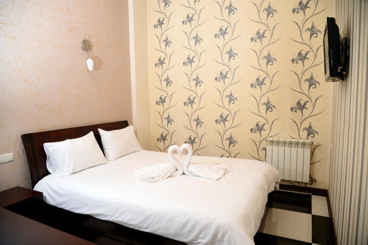 יירבאן Royal Plus Hotel מראה חיצוני תמונה