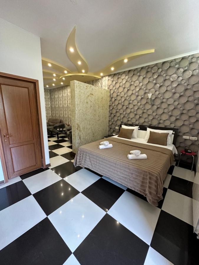 יירבאן Royal Plus Hotel מראה חיצוני תמונה
