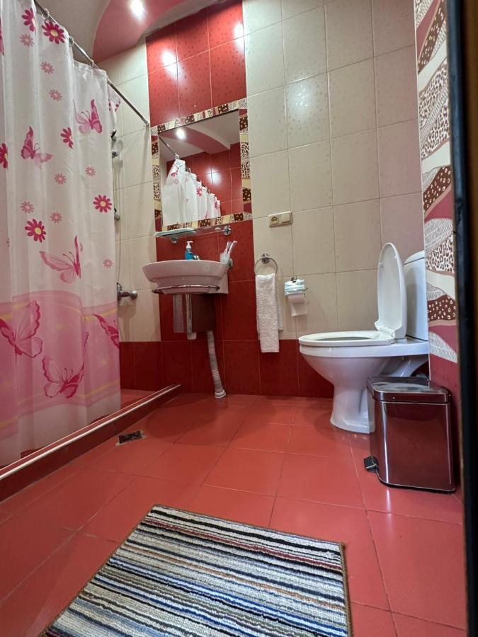 יירבאן Royal Plus Hotel מראה חיצוני תמונה