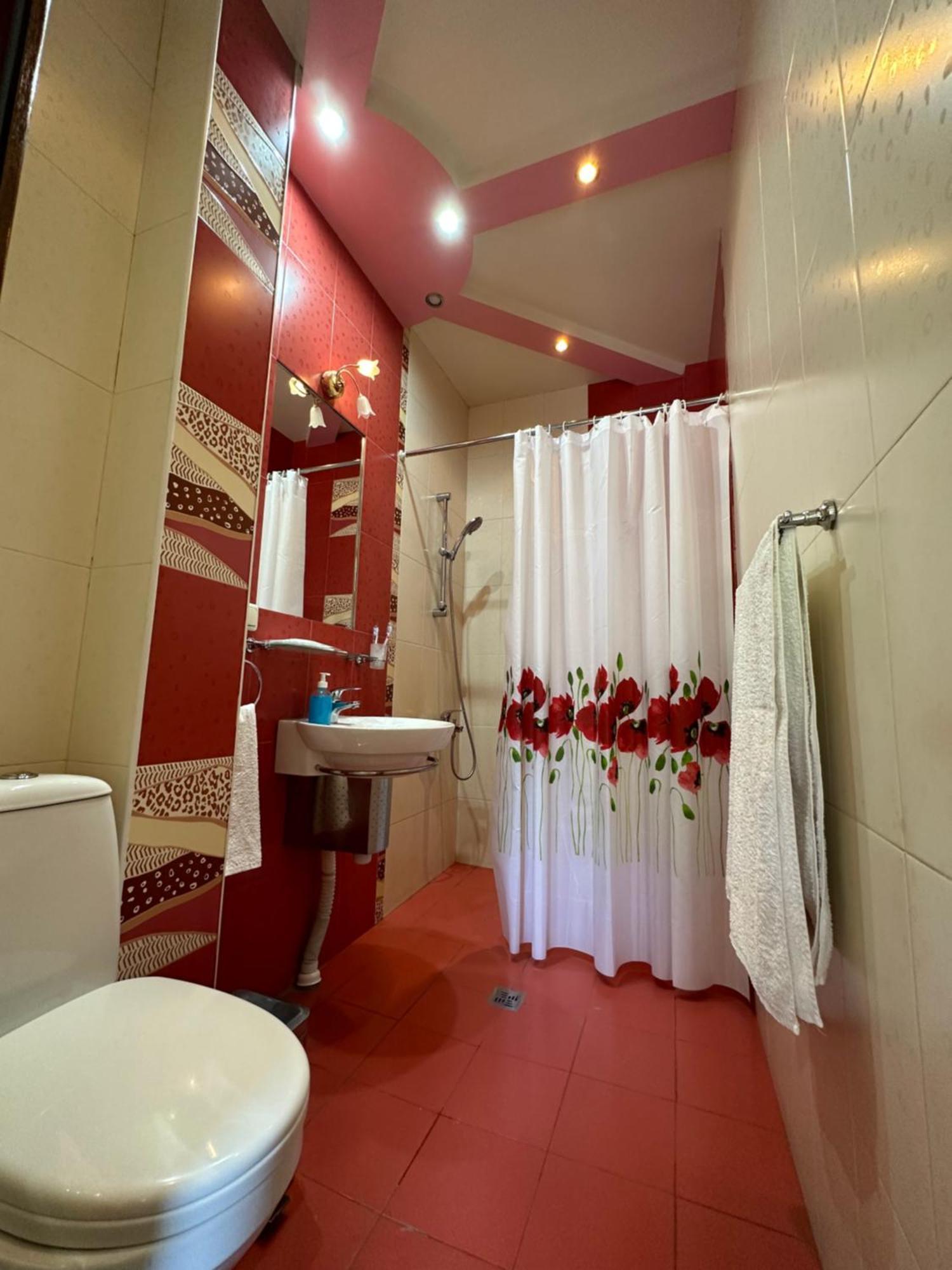 יירבאן Royal Plus Hotel מראה חיצוני תמונה